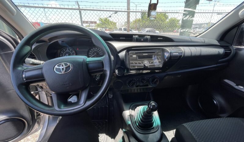 
TOYOTA HILUX SR 2019 STD full									