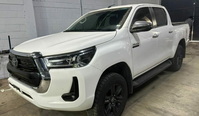 
TOYOTA HILUX 2022 DIÉSEL 4X4 full									