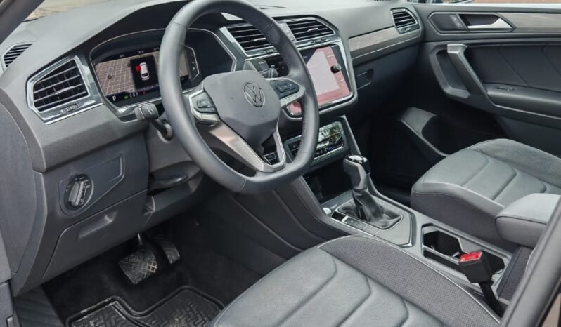 
VOLKSWAGEN TIGUAN R-LINE SUV 2024 AUT full									