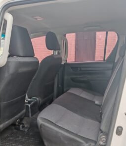 
TOYOTA HILUX SR 4X2 PICK UP 2020 STD full									