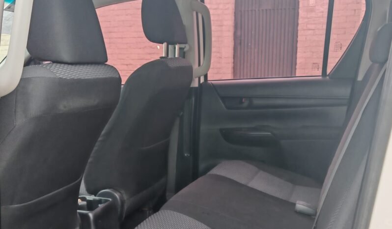 
TOYOTA HILUX SR 4X2 PICK UP 2020 STD full									