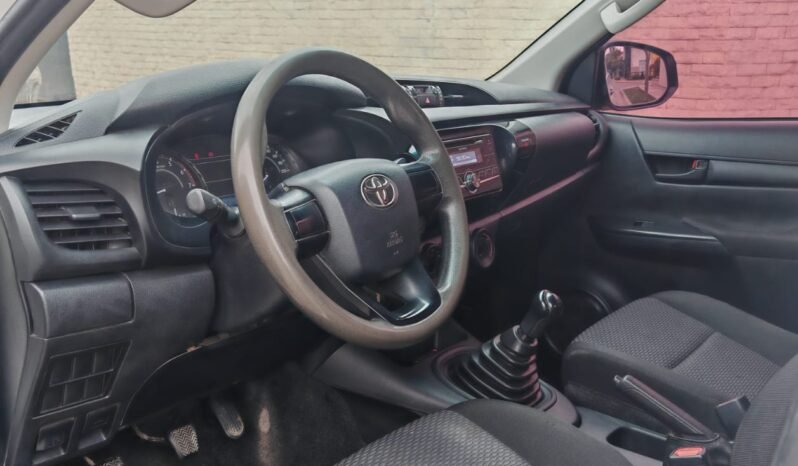 
TOYOTA HILUX SR 4X2 PICK UP 2020 STD full									