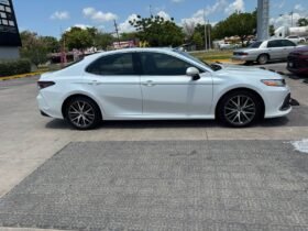 TOYOTA CAMRY HIBRIDO SEDAN 2022 AUT