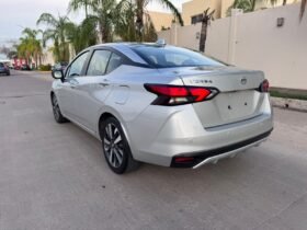 NISSAN VERSA PLATINUM SEDAN 2021 AUT