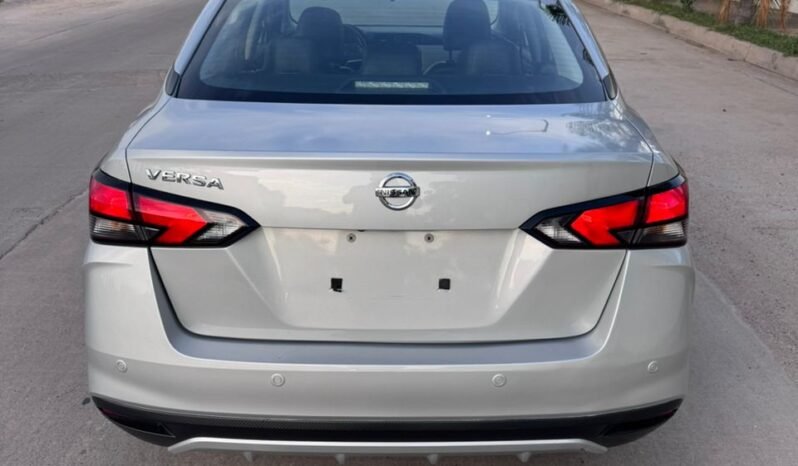 
NISSAN VERSA PLATINUM SEDAN 2021 AUT full									