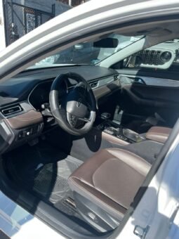 
JAC J7 LIMITED SEDAN 2023 AUT full									