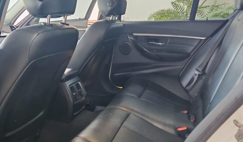 
BMW 330 LUXURY SEDAN 2017 AUT full									