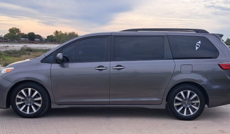 
TOYOTA SIENNA XLE SUV 2020 AUT full									
