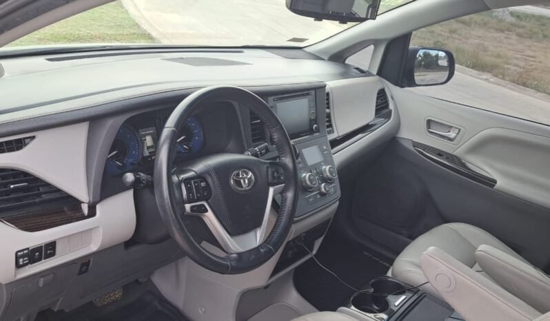 
TOYOTA SIENNA XLE SUV 2020 AUT full									