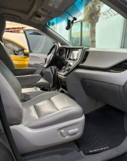 
TOYOTA SIENNA XLE SUV 2020 AUT full									