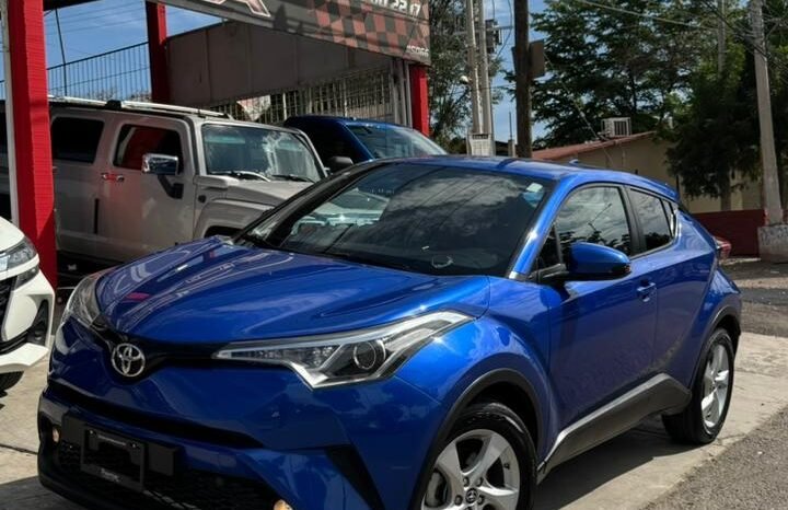 
TOYOTA C-HR SUV 2019 AUT full									