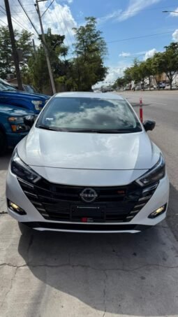 NISSAN VERSA SR SEDAN 2024 AUT