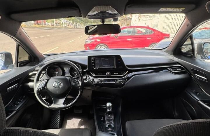 
TOYOTA C-HR SUV 2019 AUT full									