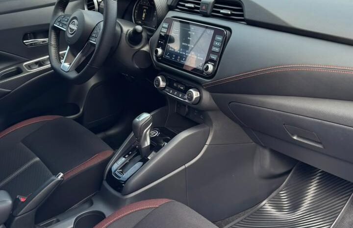 
NISSAN VERSA SR SEDAN 2024 AUT full									