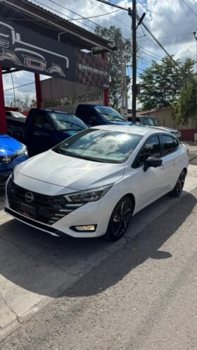 NISSAN VERSA SR SEDAN 2024 AUT