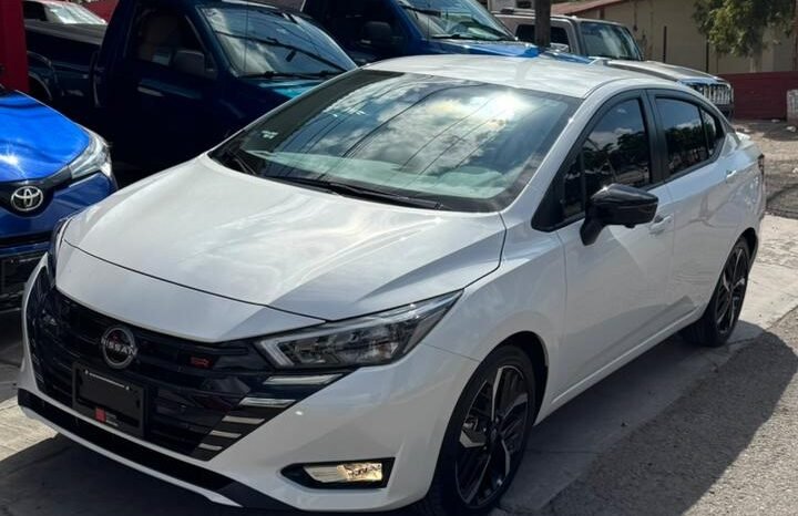 
NISSAN VERSA SR SEDAN 2024 AUT full									