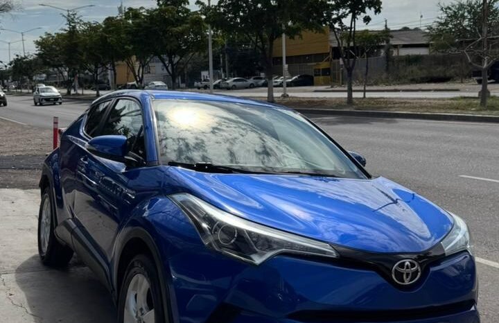 
TOYOTA C-HR SUV 2019 AUT full									