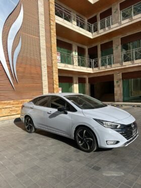 NISSAN VERSA SR SEDAN 2024 AUT