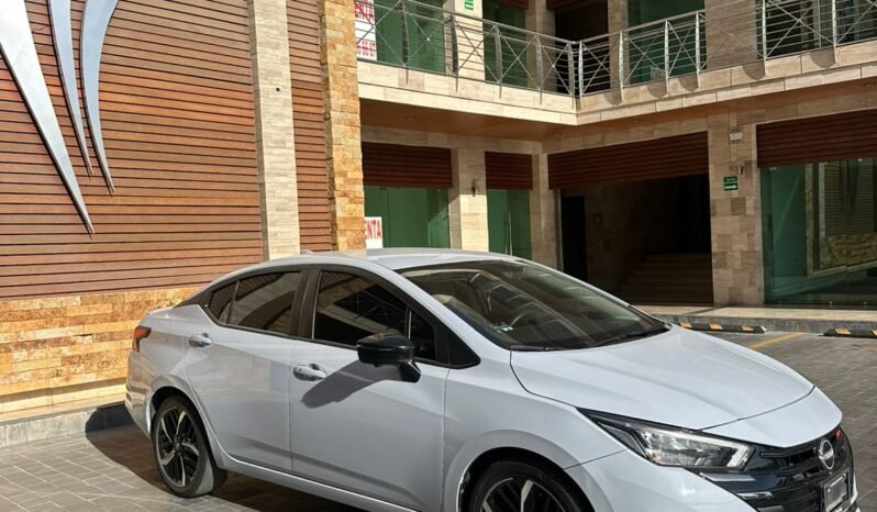 
NISSAN VERSA SR SEDAN 2024 AUT full									