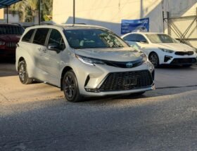 TOYOTA SIENNA XSE SUV 2025 AUT