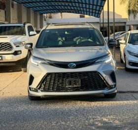 TOYOTA SIENNA XSE SUV 2025 AUT