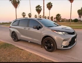 TOYOTA SIENNA XSE SUV 2025 AUT