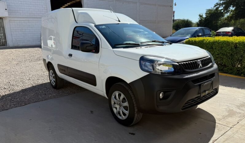 
PEUGEOT PARTNER RAPID SUV 2025 STD full									