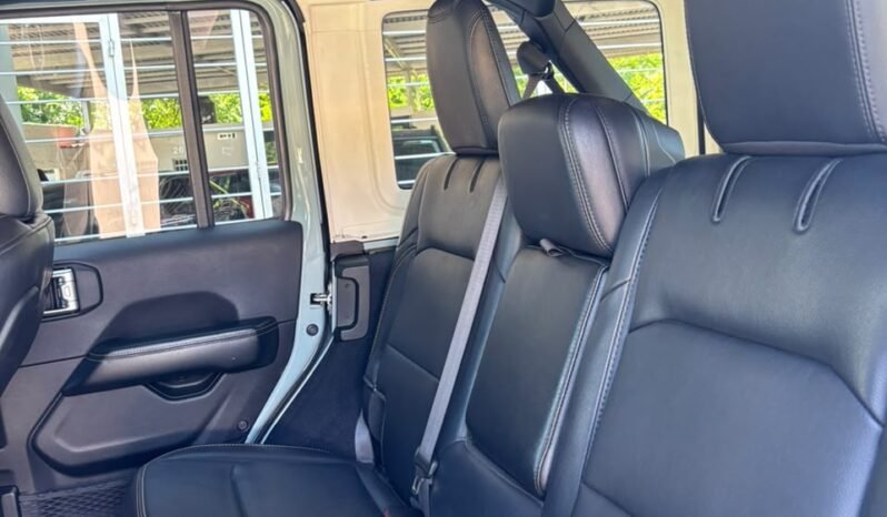 
JEEP SAHARA SKY FREEDOM SUV 2024 AUT full									