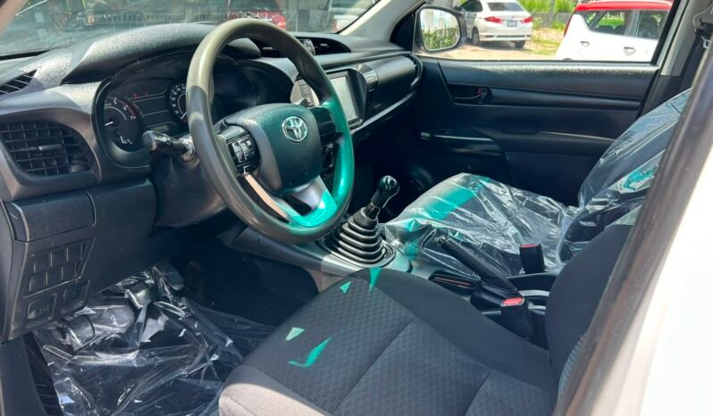 
TOYOTA HILUX BASE PICK UP 2023 STD full									